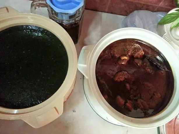 Foto von Ägyptische Molokhia Suppe – fertig angerichtet