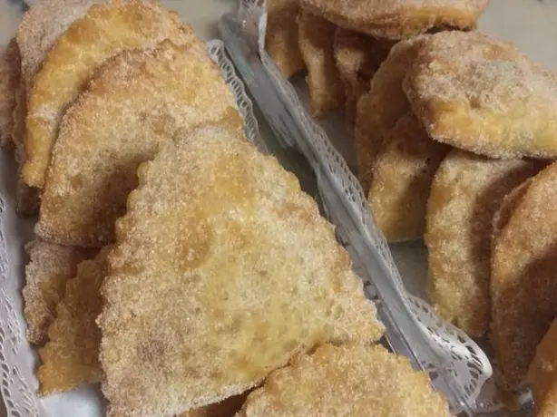 Foto von Portugiesische Azevias mit Mandel-Füllung – fertig angerichtet