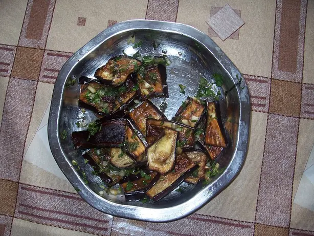 Foto von Georgische Badridschani klassisch – fertig angerichtet