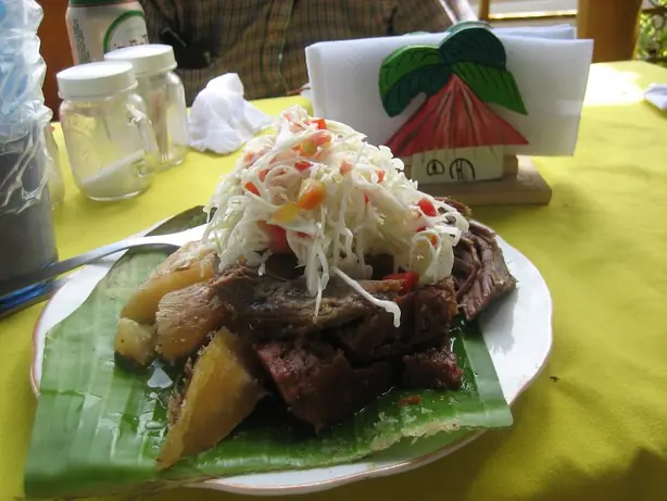 Foto von Vietnamesisches Cha-Lua in Bananenblatt – fertig angerichtet