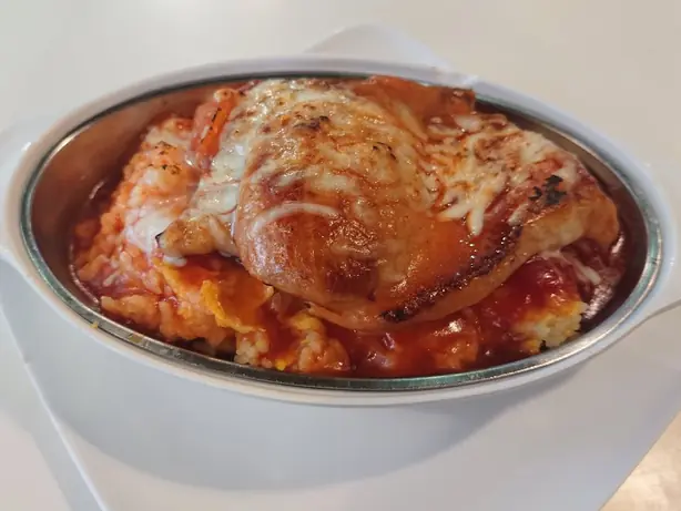 Foto von Hongkonger Ofen-Schweinekotelett-Reis – fertig angerichtet