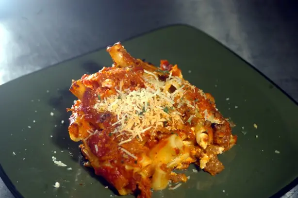 Foto von Klassische Neapolitanische Ziti al Forno – fertig angerichtet