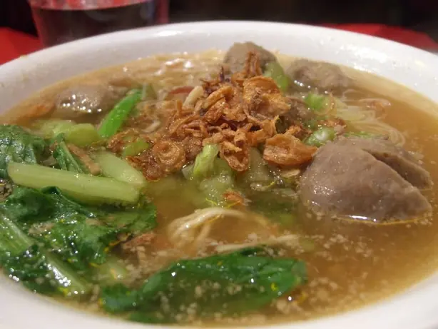 Foto von Indonesische knusprige Bawang Goreng – fertig angerichtet