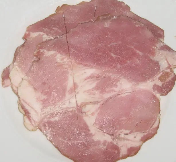 Foto von Polnischer geräucherter Baleron – fertig angerichtet