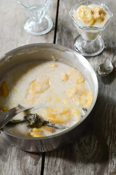 Banana, tapioca, coconut creme Vietnamese pudding (che chuoi) - 28356997961 – Foto: HungryHuy (CC BY 2.0)