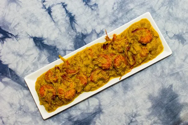 Foto von Bengalisches Hühnercurry mit Kokosmilch – fertig angerichtet