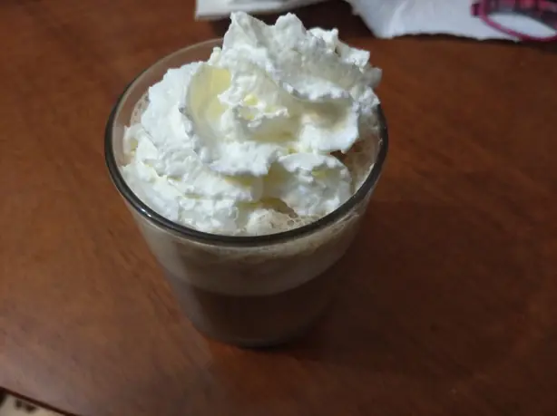 Foto von Milanesischer Barbajada mit Schokolade – fertig angerichtet