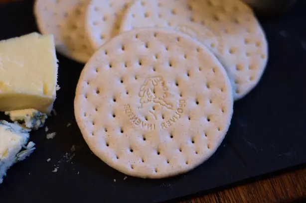 Foto von Bath Oliver Kräcker aus Somerset – fertig angerichtet