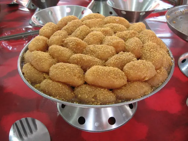 Foto von Bengalisches Chomchom Klassisch – fertig angerichtet