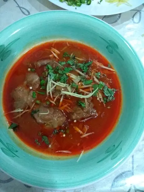 Foto von Pakistanisches Lamm-Nihari Klassisch – fertig angerichtet