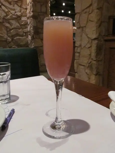 Foto von Venetianischer Bellini-Cocktail – fertig angerichtet