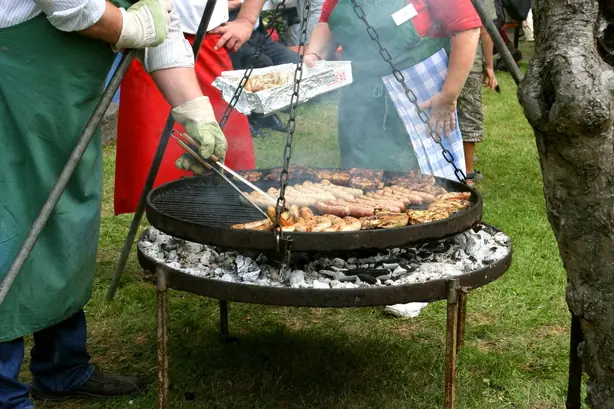 Foto von Saarländischer Schwenkbraten klassisch – fertig angerichtet