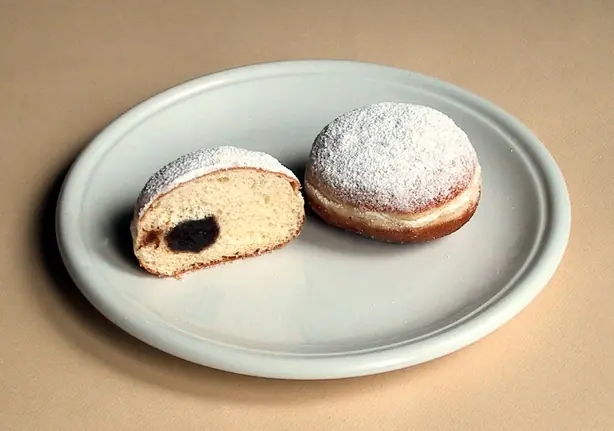 Foto von Berliner Pfannkuchen klassisch – fertig angerichtet