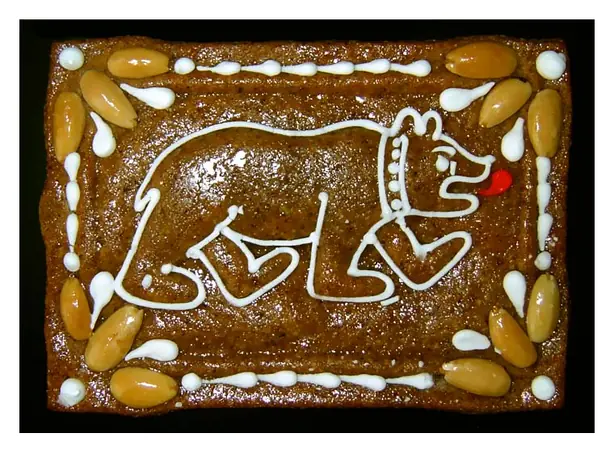 Foto von Berner Haselnusslebkuchen mit Bärenform – fertig angerichtet