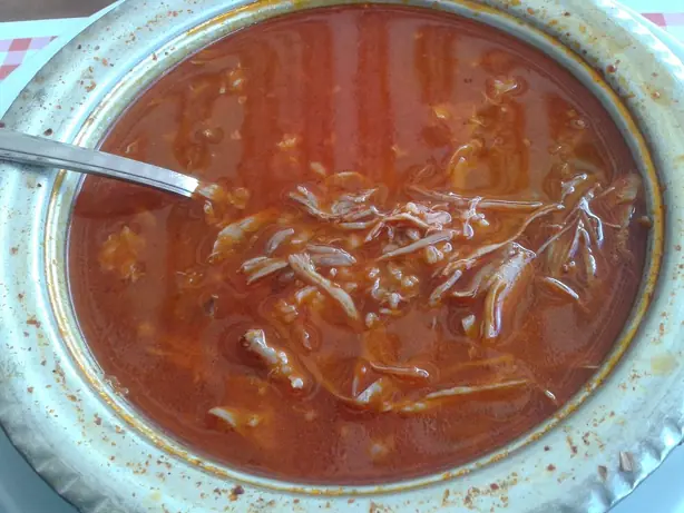 Foto von Gaziantep Beyran Suppe klassisch – fertig angerichtet