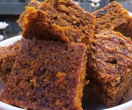 Foto von Sri Lankischer Kokoskuchen Bibikkan – fertig angerichtet