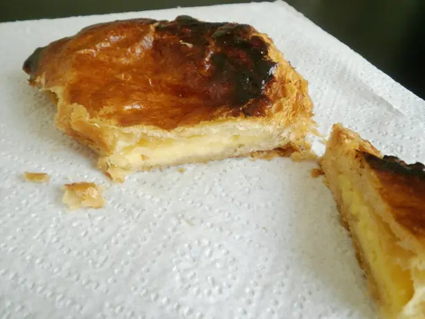 Foto von Französischer Zitronen-Bichon – fertig angerichtet