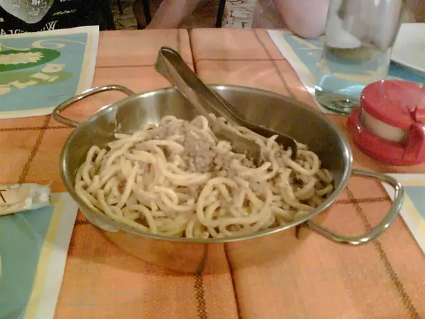 Foto von Venezianische Bigoli in Salsa – fertig angerichtet