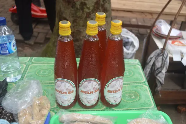 Foto von Indonesisches Bir Pletok (Betawi-Getränk) – fertig angerichtet