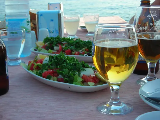 Foto von Türkischer Hirtensalat (Çoban Salatası) – fertig angerichtet
