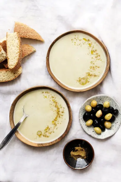 Foto von Ägyptisch-Marokkanisches Bissara – fertig angerichtet