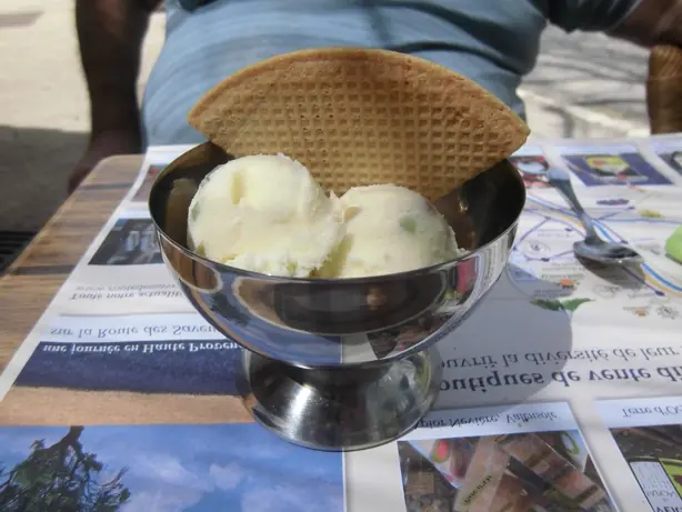 Foto von Französisches Eis Plombières klassisch – fertig angerichtet
