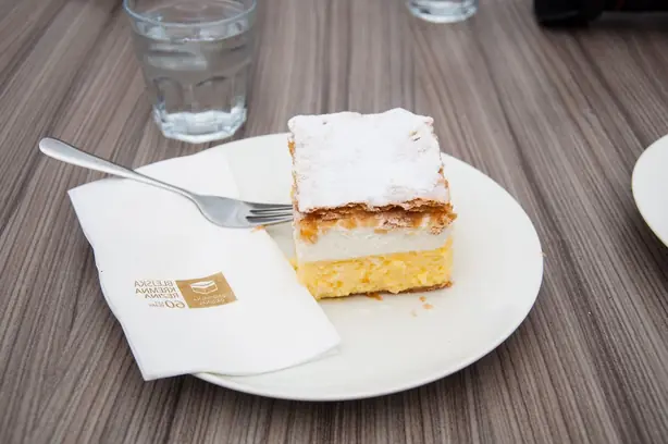 Foto von Serbische Šampita Schaumschnitte – fertig angerichtet