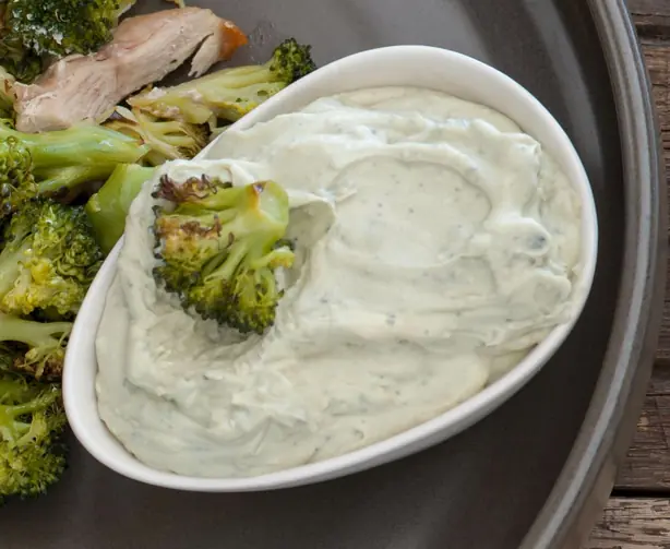 Foto von Amerikanischer Blue Cheese Dip – fertig angerichtet