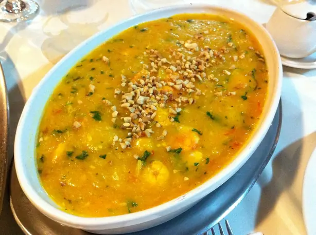 Foto von Brasilianisches Bobó de Camarão – fertig angerichtet