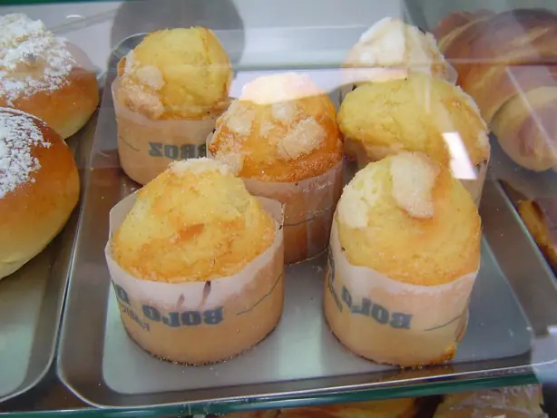 Foto von Portugiesische Reismuffins (Bolo de Arroz) – fertig angerichtet