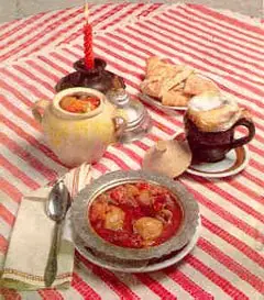 Foto von Bosnischer Topf mit Rind & Gemüse – fertig angerichtet