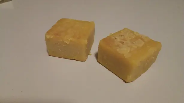 Foto von Niederländischer Boterkoek klassisch – fertig angerichtet