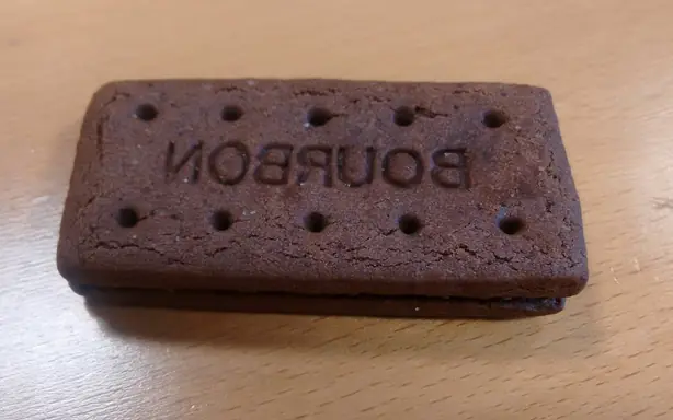 Foto von Britische Bourbon-Kekse mit Schokofüllung – fertig angerichtet