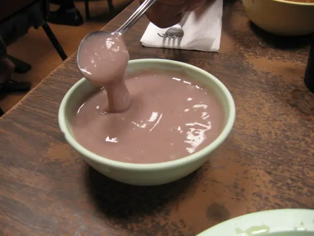 Foto von Hawaiischer Taro-Brei Poi – fertig angerichtet