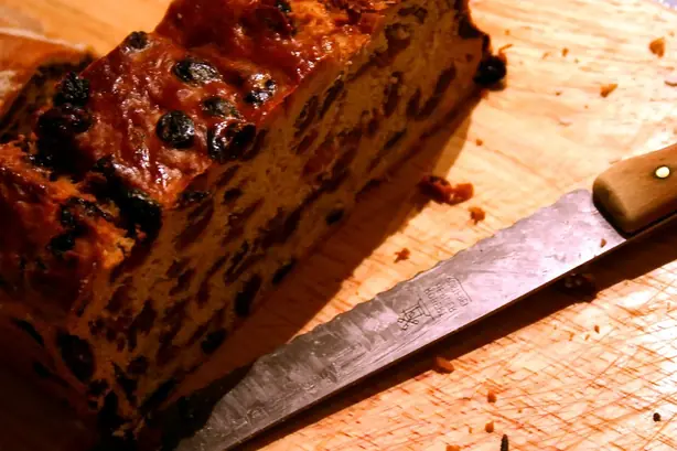 Foto von Bremer Klaben – traditioneller Weihnachtsstollen – fertig angerichtet