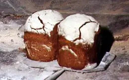 Foto von Portugiesisches Broa de Avintes – fertig angerichtet