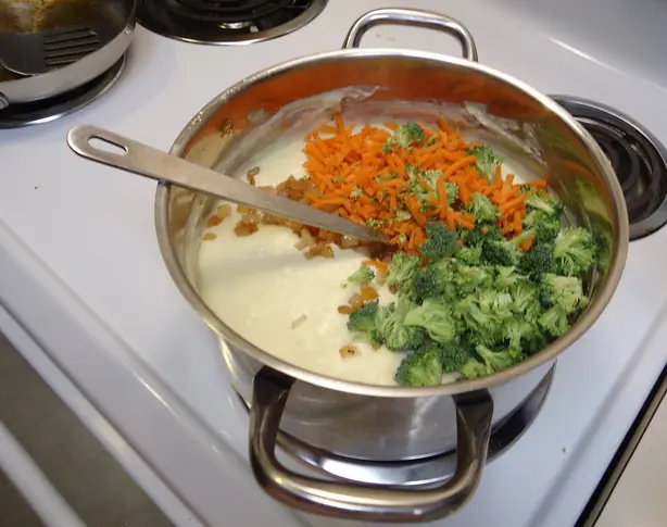 Foto von Klassische Käse-Lauch-Suppe mit Hackfleisch (3) – fertig angerichtet