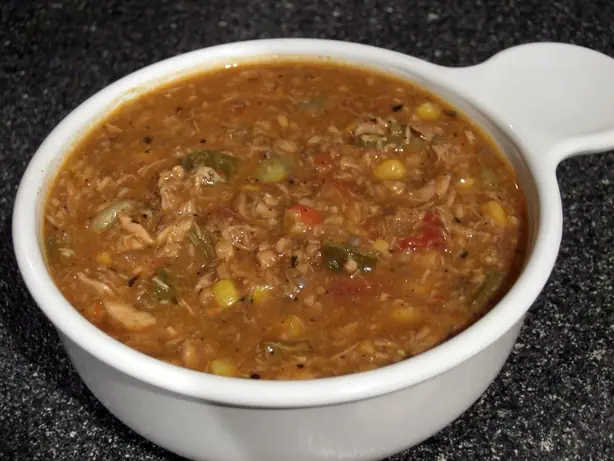Foto von Südstaaten-Brunswick-Stew mit Huhn – fertig angerichtet