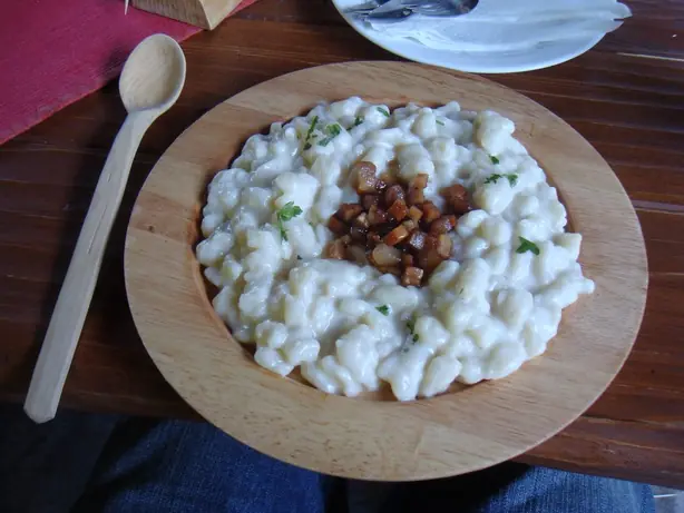 Foto von Slovakische Bryndzové Halušky – fertig angerichtet