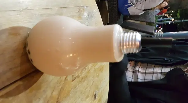 Bubble tea served in light bulb glass – Foto: Misaochan2 (CC BY-SA 3.0)