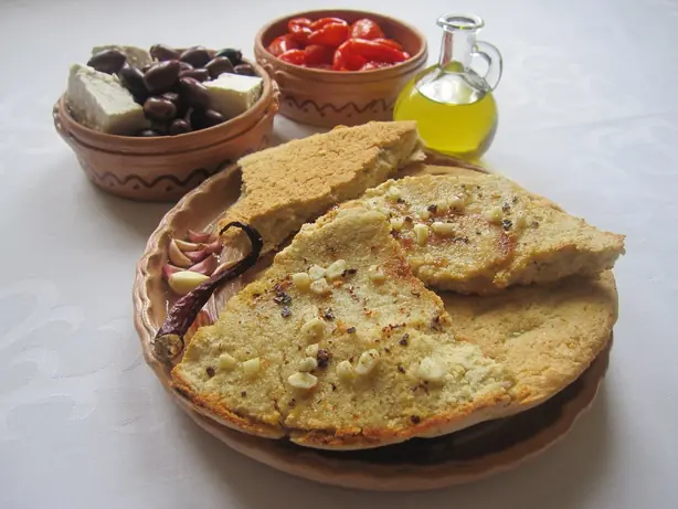 Bukë kollomoqe, bukë misri – Foto: Violetamyftari (CC BY-SA 3.0)