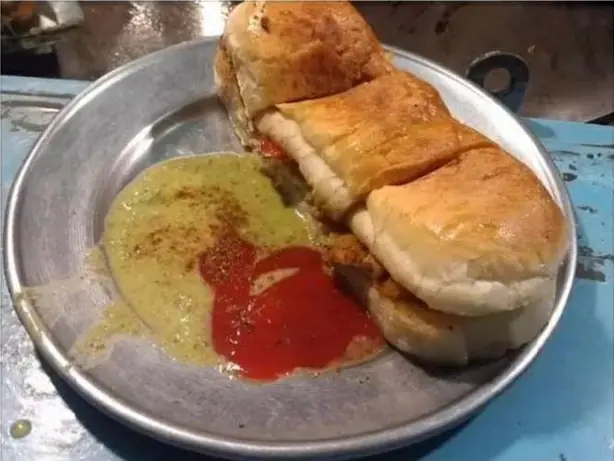 Foto von Original Pakistani Bun Kebab – fertig angerichtet