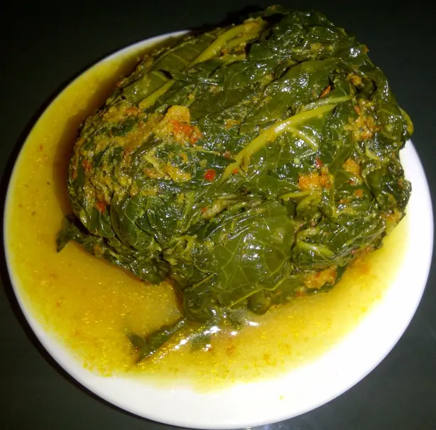 Foto von Javanisches Buntil mit Sardellen – fertig angerichtet