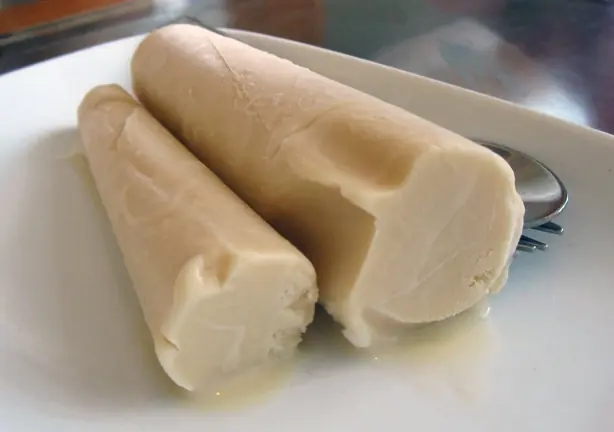 Foto von Indisches Pistazien-Kulfi Klassisch – fertig angerichtet