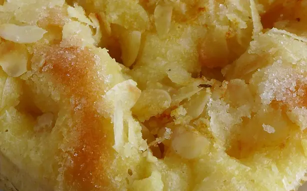 Foto von Klassischer Butterkuchen vom Blech – fertig angerichtet