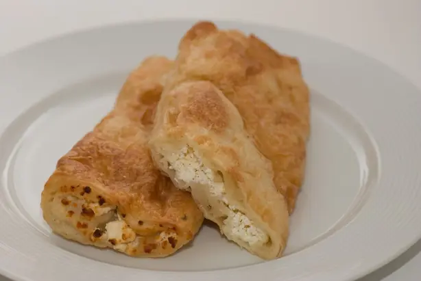 Foto von Türkischer Börek mit Spinat-Feta – fertig angerichtet