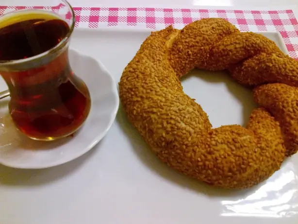 Foto von Türkische Sesamringe Simit – fertig angerichtet
