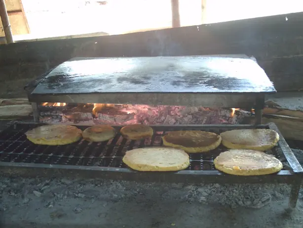 Foto von Venezolanische Mais-Pfannkuchen Cachapa – fertig angerichtet