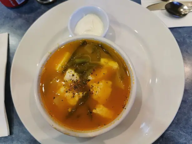 Foto von Sonoran Caldo de Queso klassisch – fertig angerichtet