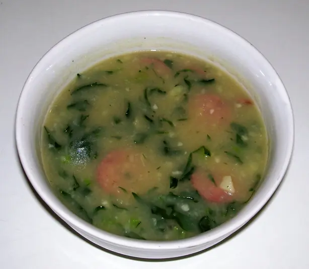 Foto von Portugiesische Caldo Verde Klassisch – fertig angerichtet